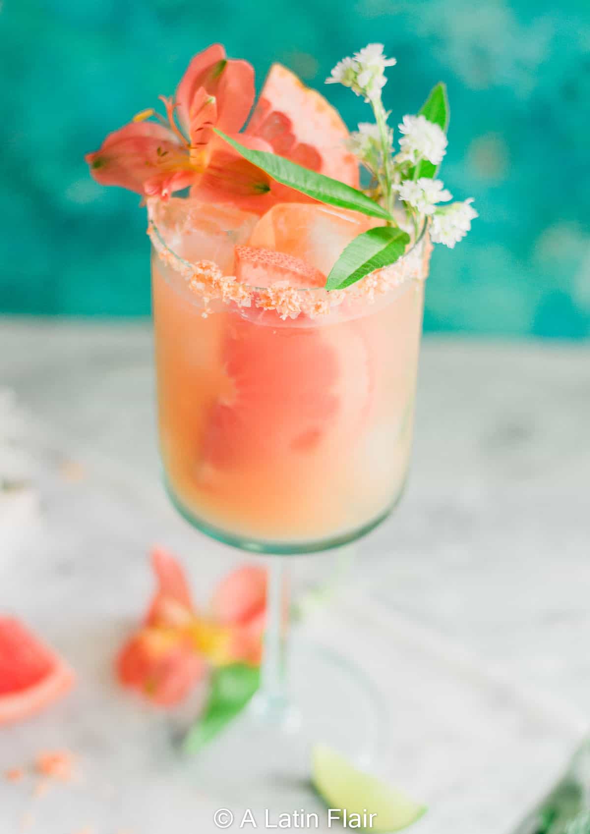 Mexican Paloma: The Best Grapefruit and Tequila Cocktail | A Latin Flair