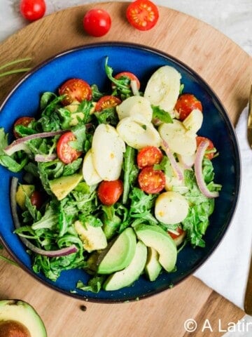 hearts-of-palm-salad-with-vegan-avocado-dressing-in-blue-bowl-