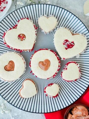 Hearts shaped Dulce de Leche Cookie